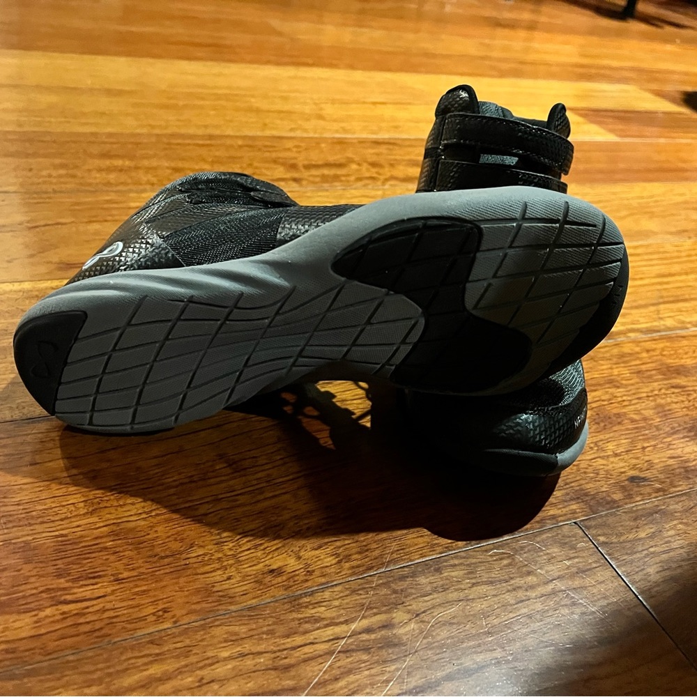 Nfinity high top - size 9.5 Womens - worn 2x during practice only